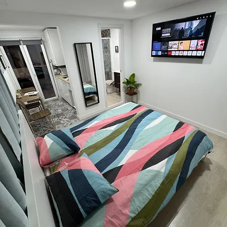 Aeropuerto Apartment *